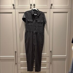 Quince Black Utility Jumpsuit with Fitted Silhouette